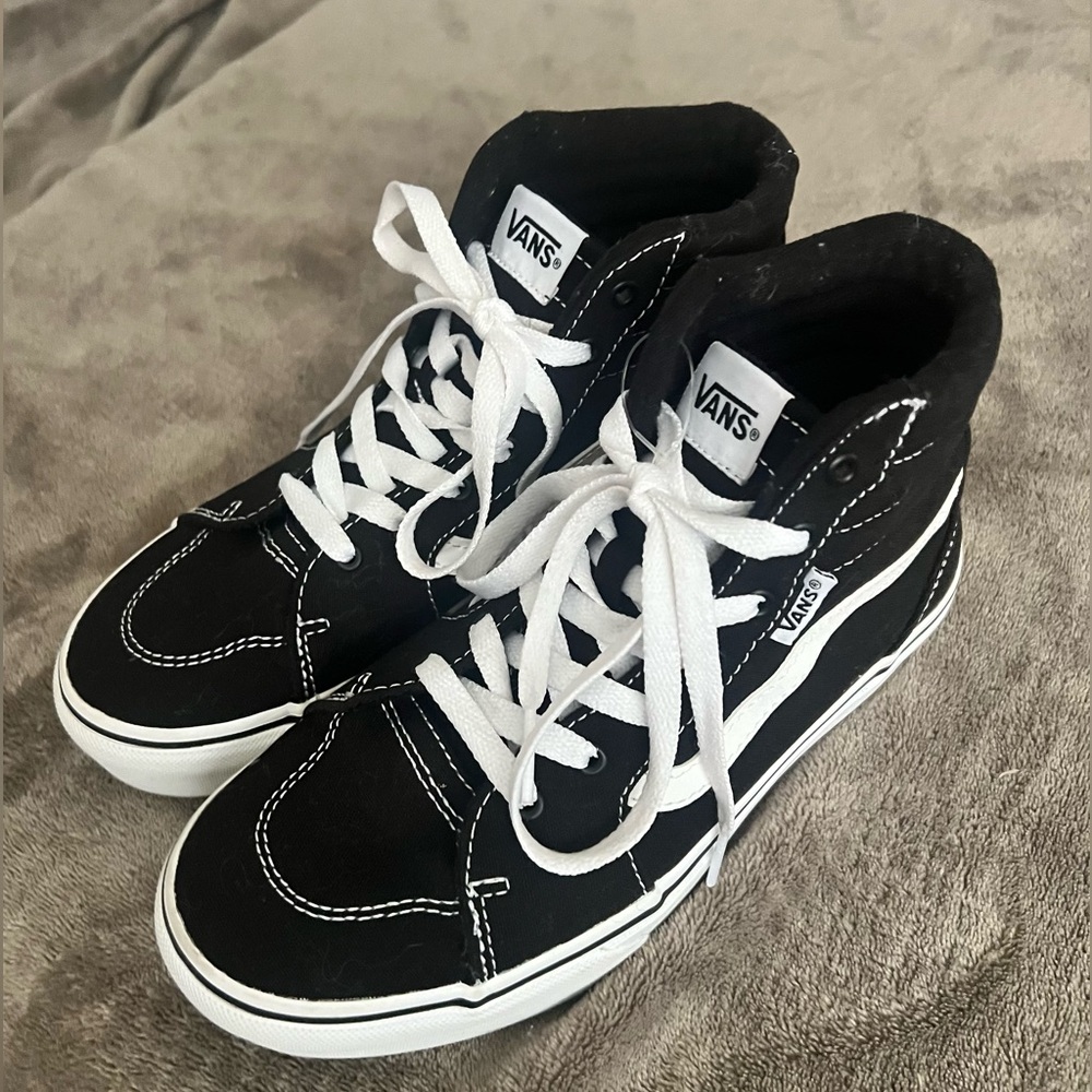 Girls Size 4 Vans Filmore High-Top Skater Shoes🖤
